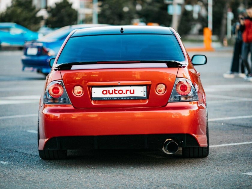 Тойота альтеза 2001