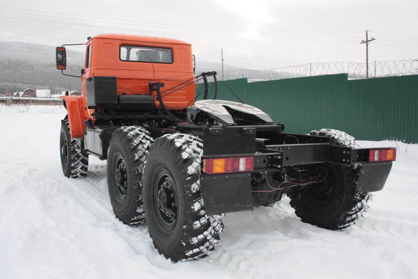 Урал-4420, седельный тягач