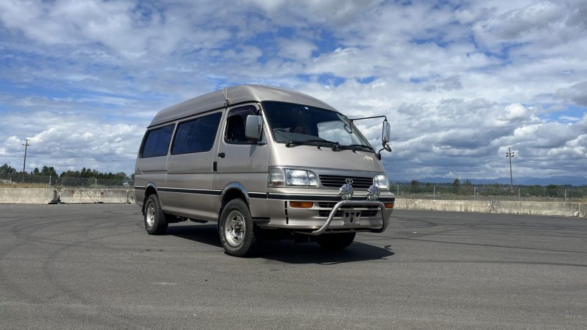 Toyota hiace super custom limited 4wd
