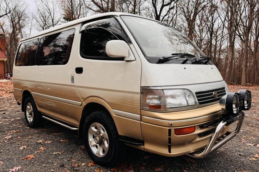 Toyota hiace super custom limited 4wd