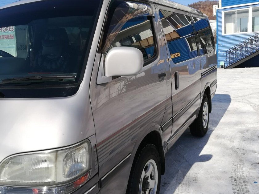 Микроавтобус Тойота Hiace h100