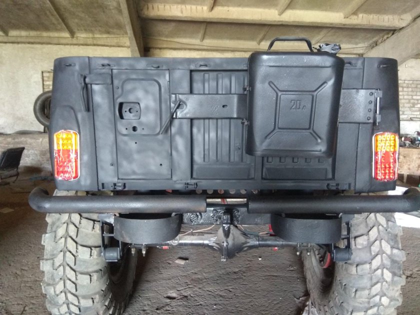 УАЗ 469 сзади