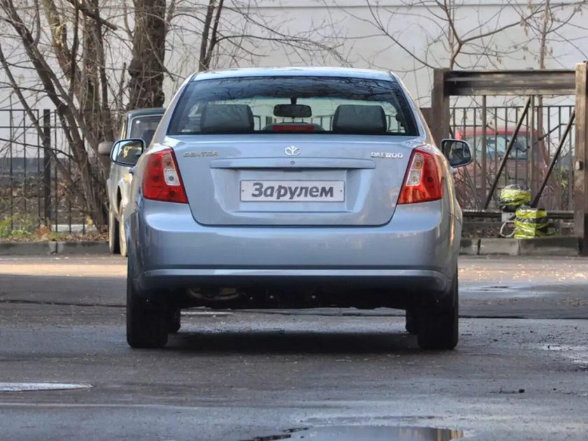 Дэу Джентра сзади