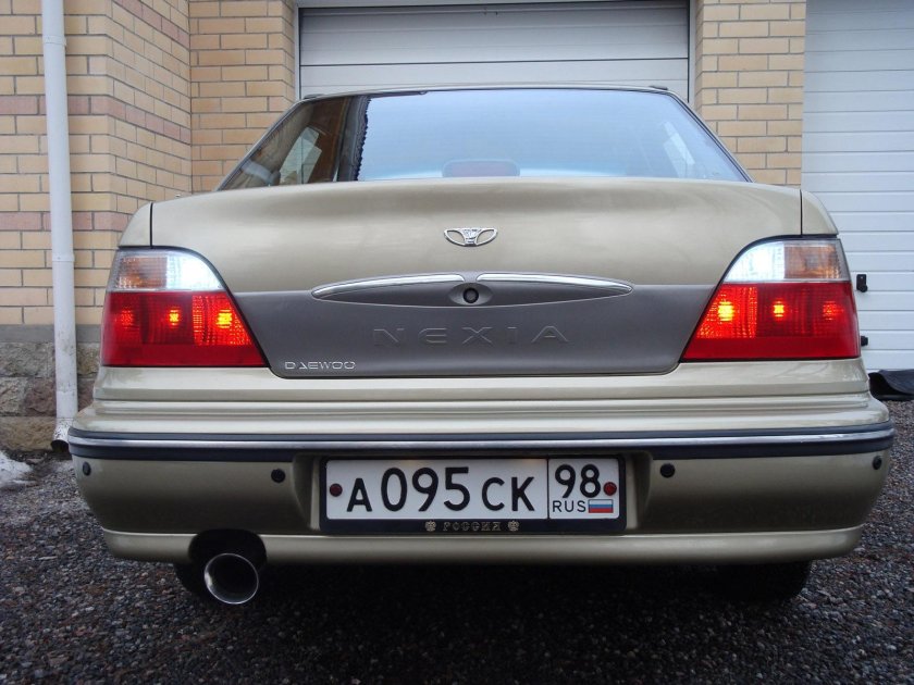Daewoo Nexia n100 сзади