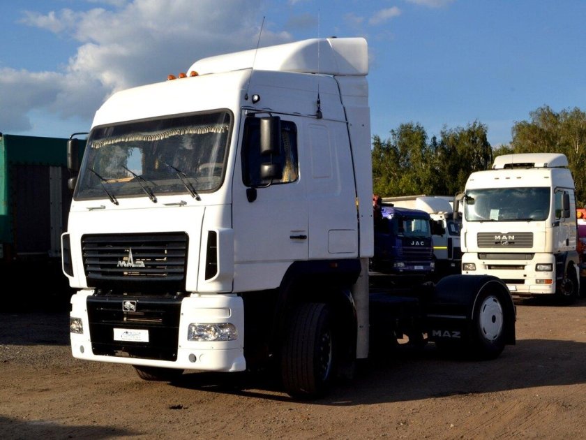Тягач МАЗ 544008