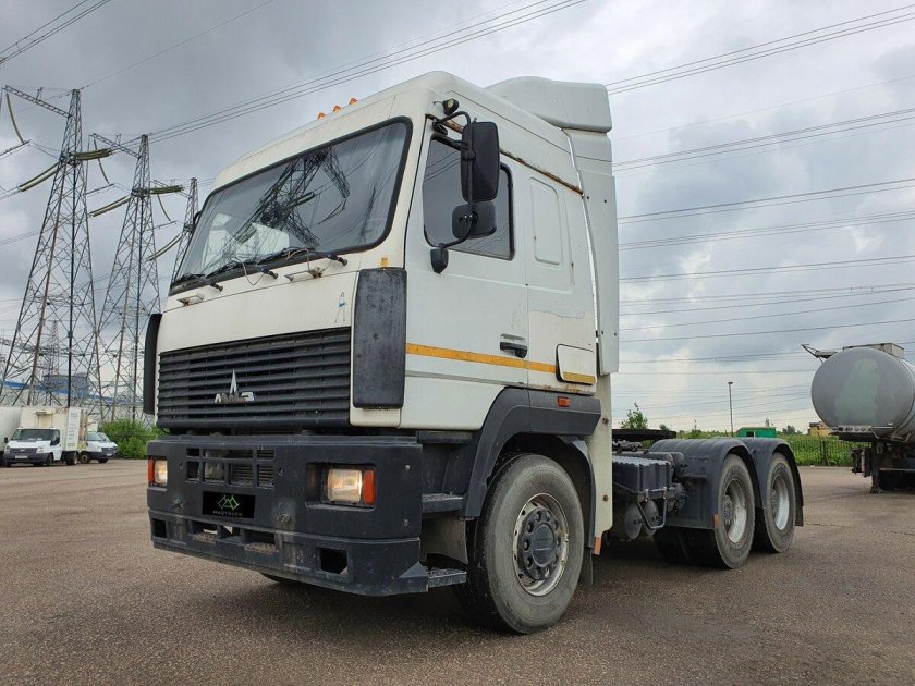 МАЗ белый тягач