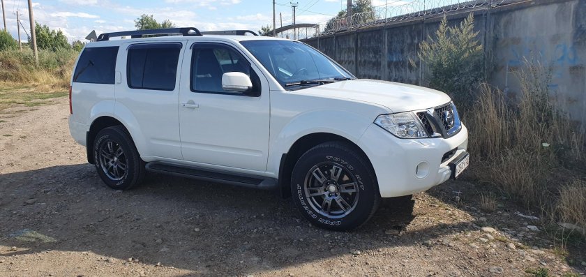 Nissan Pathfinder r18
