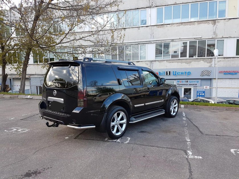 Nissan Pathfinder r20