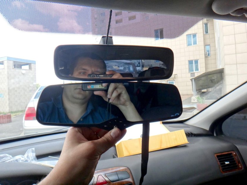 Держатель для регистратора на зеркало