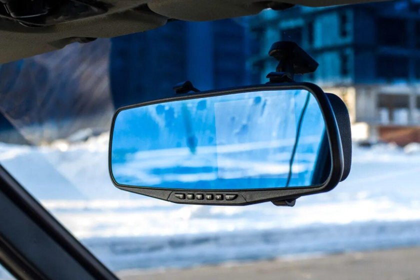 Зеркало заднего вида со встроенным