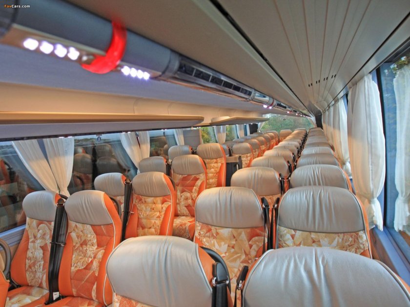 Автобус Neoplan Cityliner салон