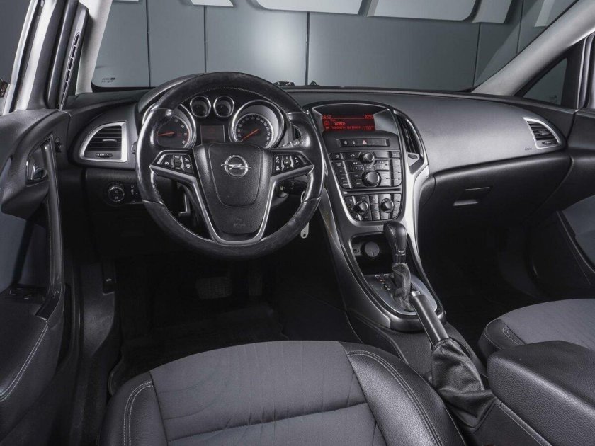 Опель астра 1.4at 2013