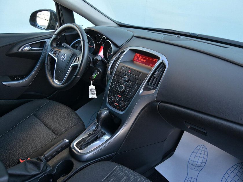 Opel Astra, 1.6 i 2013 какой автомат