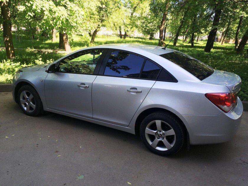 Шевроле Круз серебристый