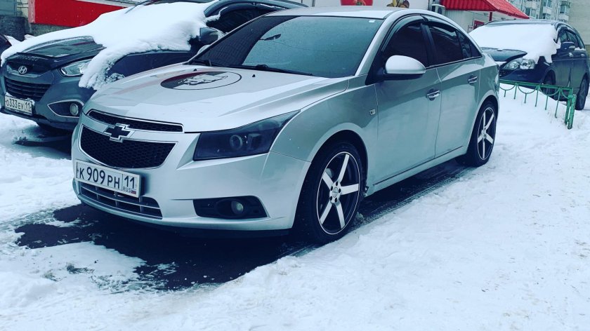 Chevrolet Cruze серебристый