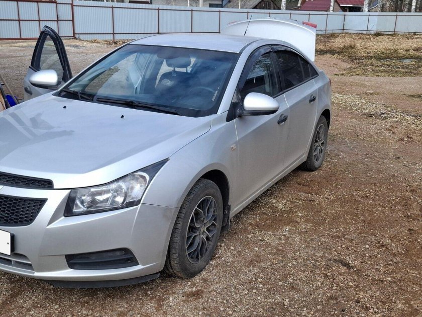 Chevrolet cruze 2012 седан серебристый