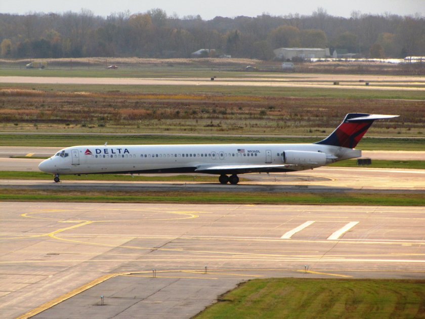 MCDONNELL Douglas MD-88