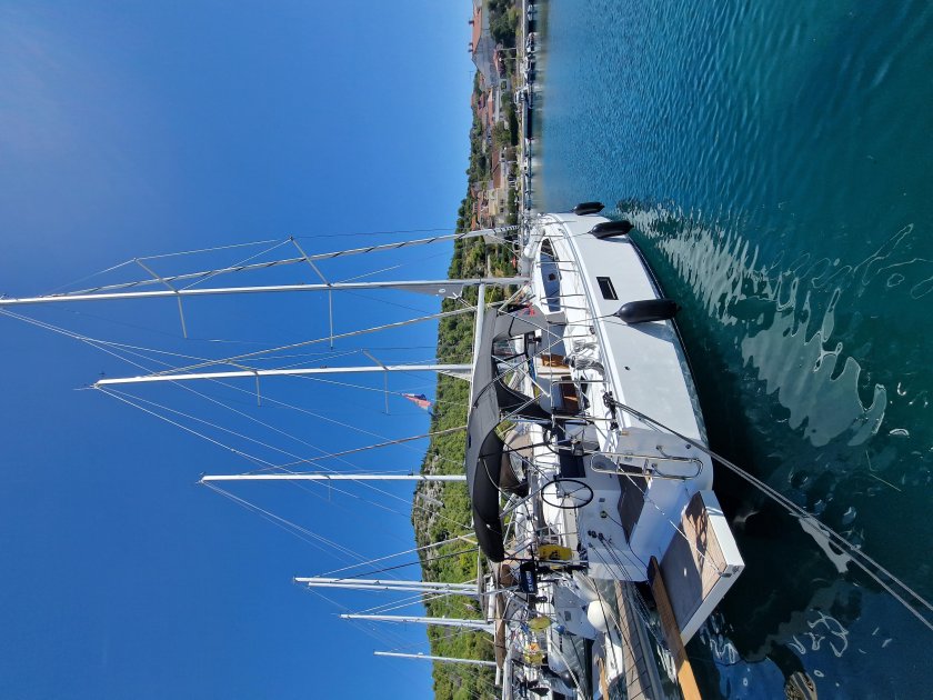 Парусная яхта