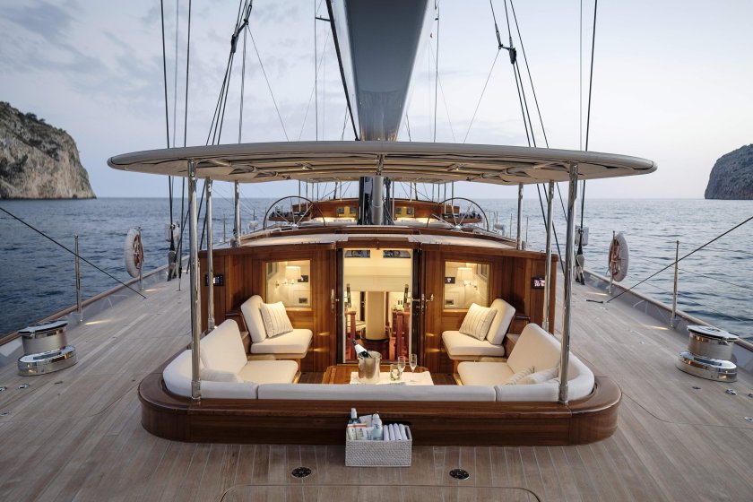 Парусная яхта Aquarius