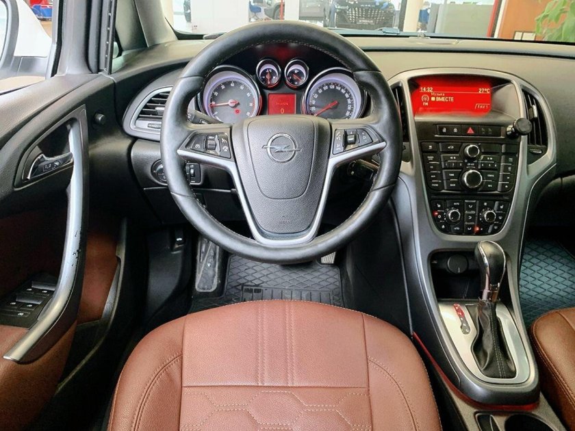 Опель астра 2014