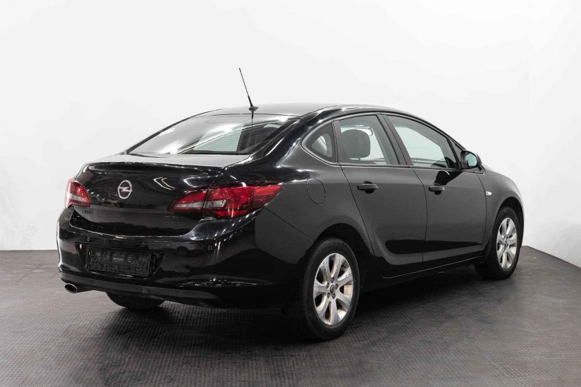 Опель Астра j седан черный