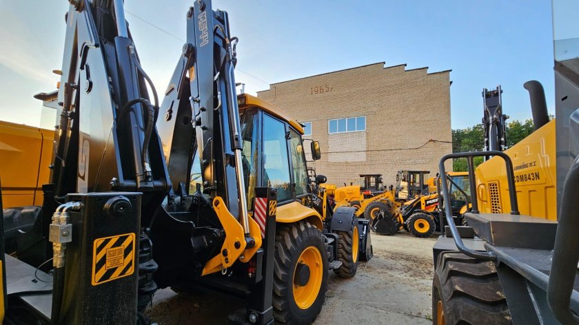 Экскаватор погрузчик mst