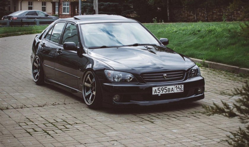 Тойота альтеза и лексус is 200