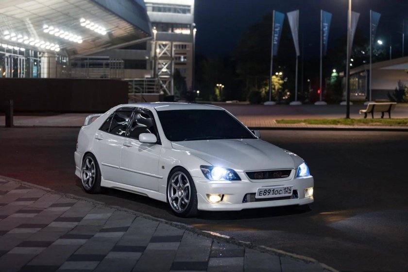 Toyota altezza 1998 2005