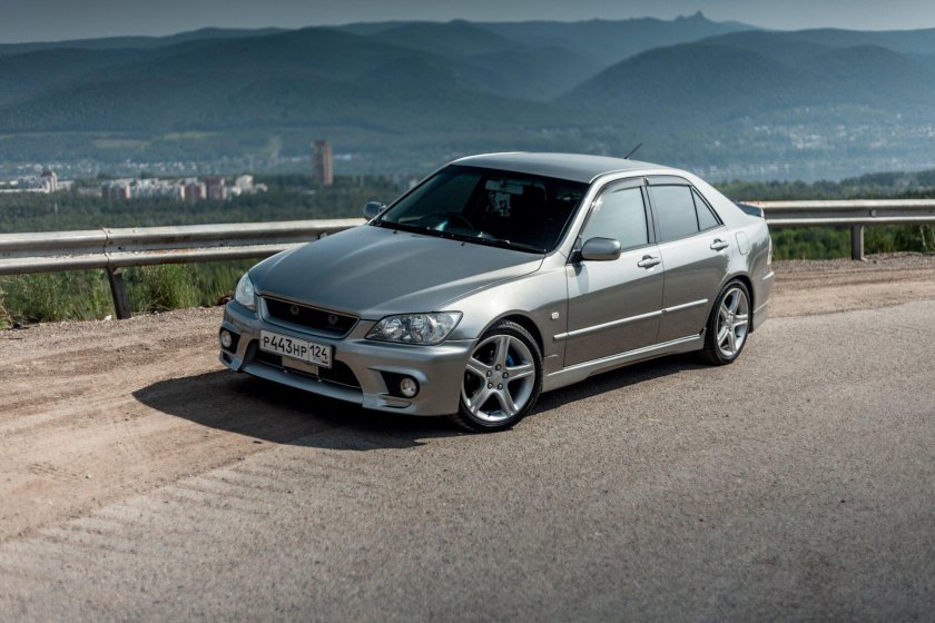 Лексус ИС 300