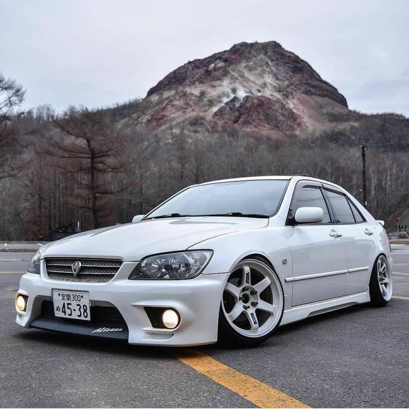 Тойота альтеза