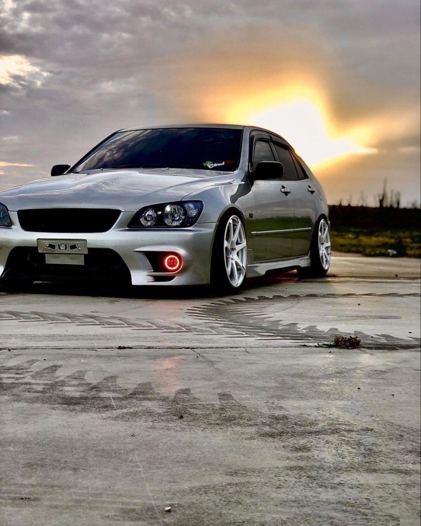 Тойота альтеза