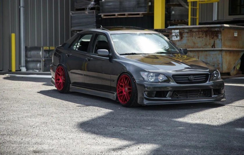 Lexus is 200 стенс