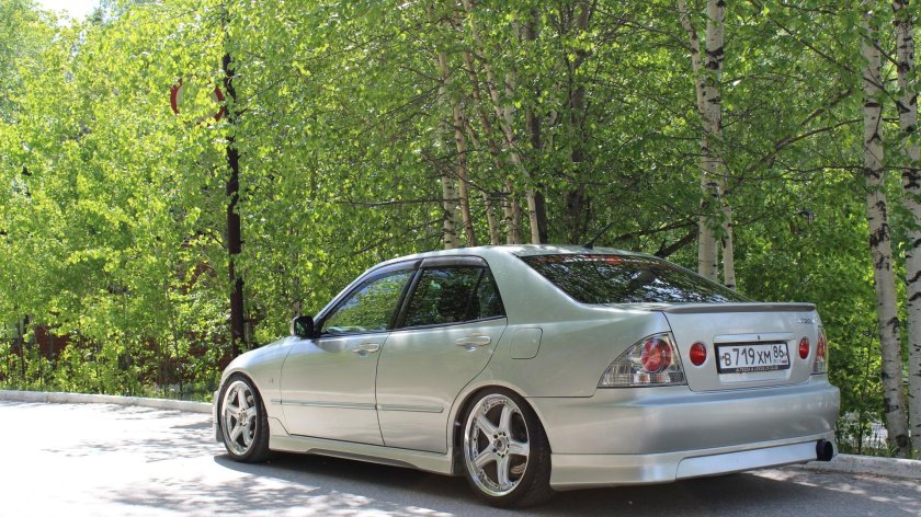 Lexus is 300 и Toyota Altezza