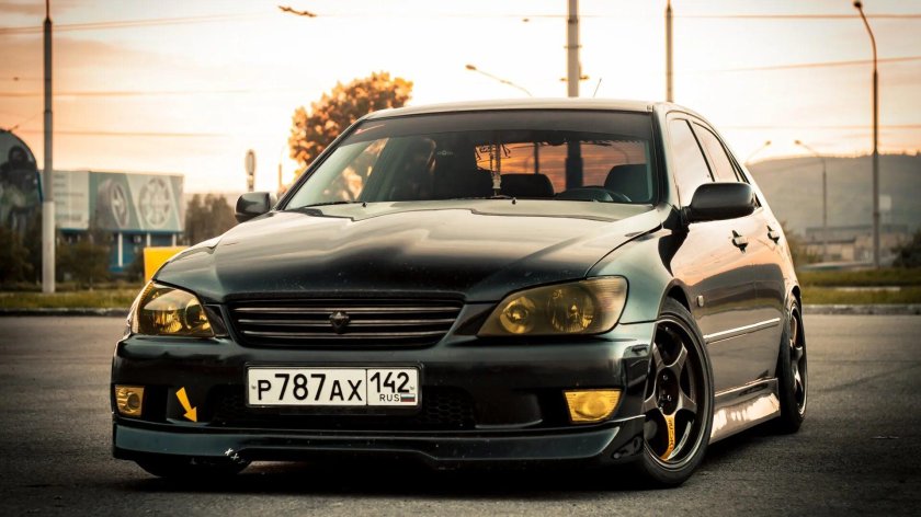 Lexus is 200 Сток