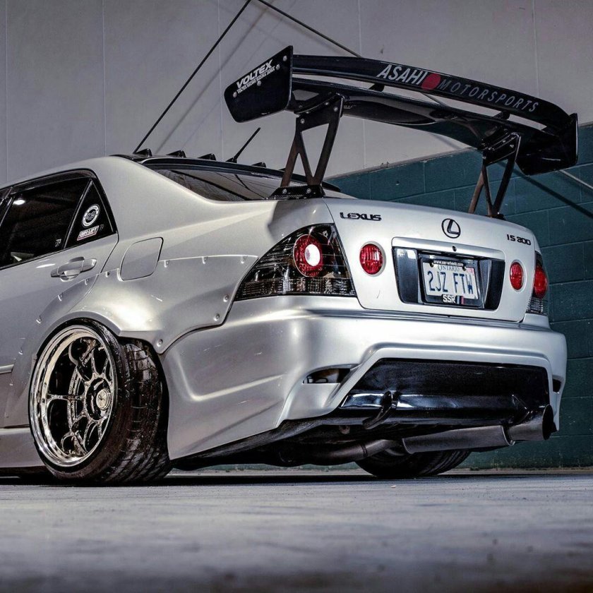 Lexus is 300 и Toyota Altezza