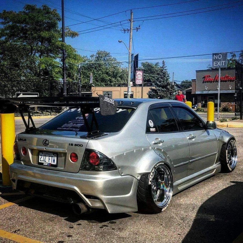 Lexus is 300 и Toyota Altezza