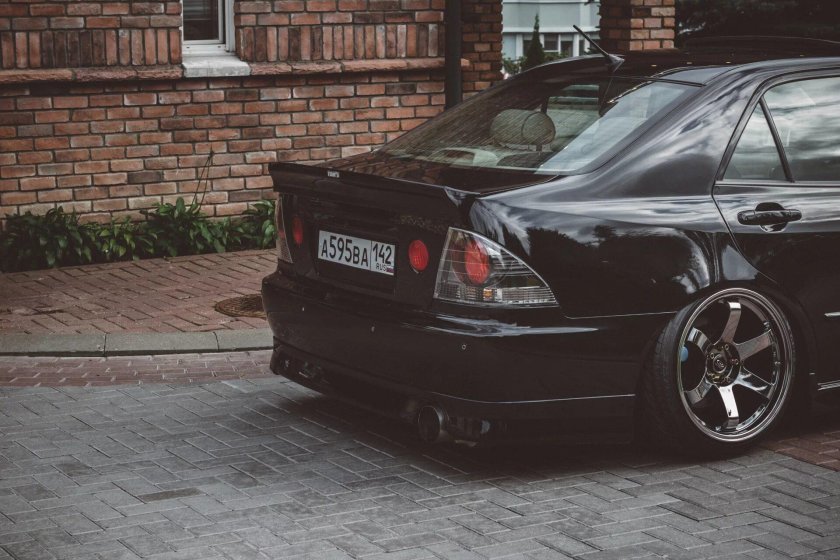 Lexus is 300 и Toyota Altezza