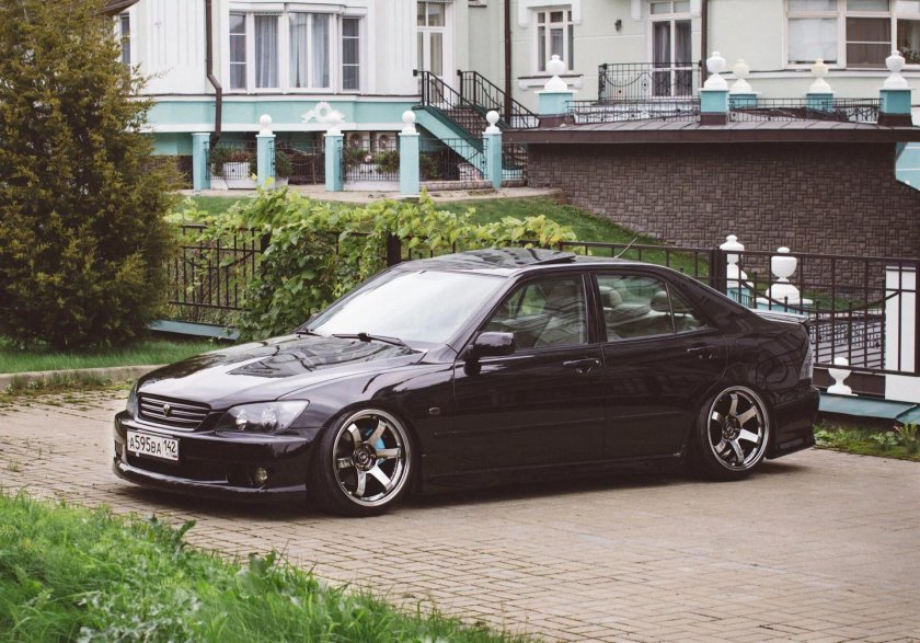 Lexus is 300 Altezza