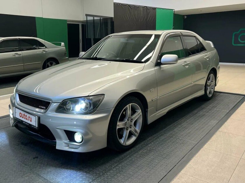 Toyota Altezza серая