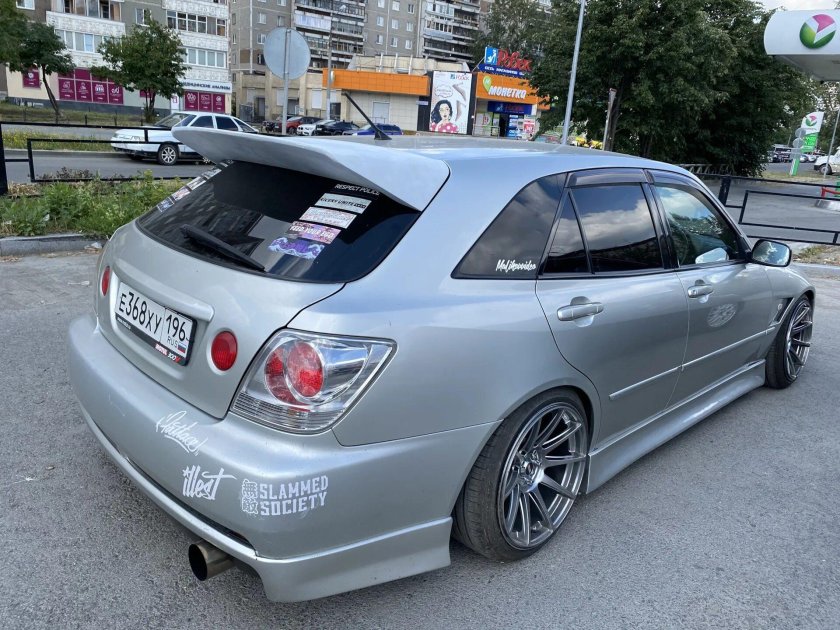 Lexus is 300 SPORTCROSS