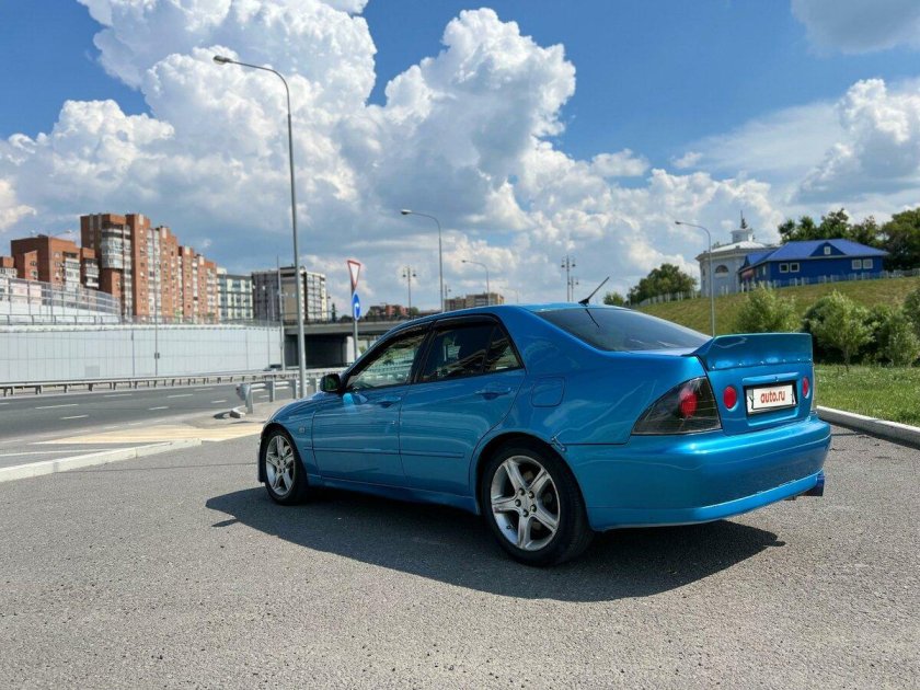 Тойота Альтеза