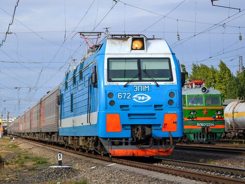 Электровоз эп1м