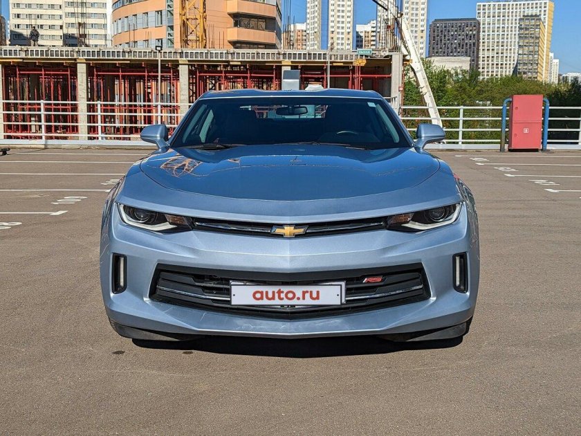 Шевроле Камаро серебристая