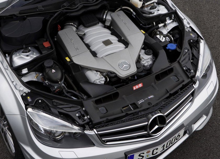 Mercedes c63 AMG двигатель