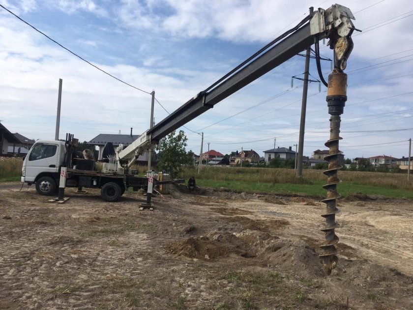 Бурение под опоры на самоходке