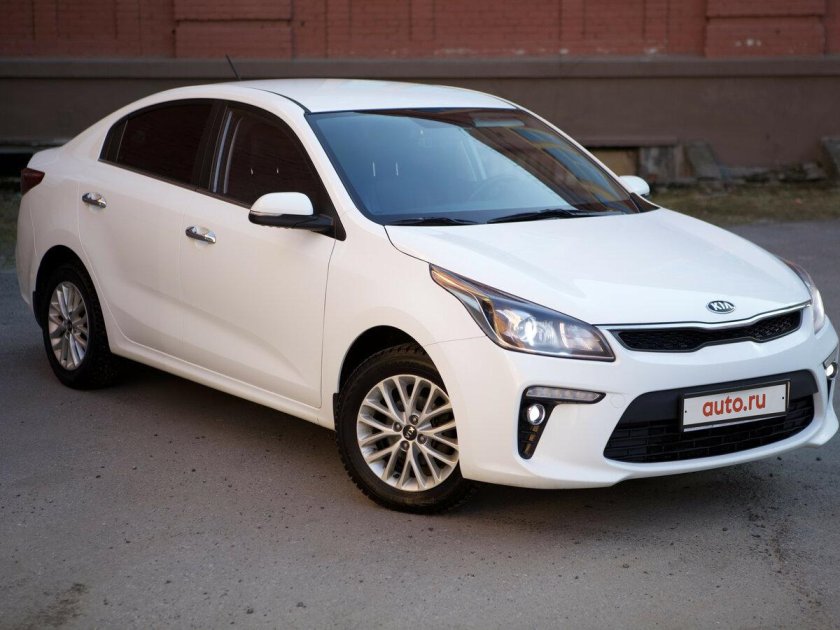 Kia Rio 2017 седан белая
