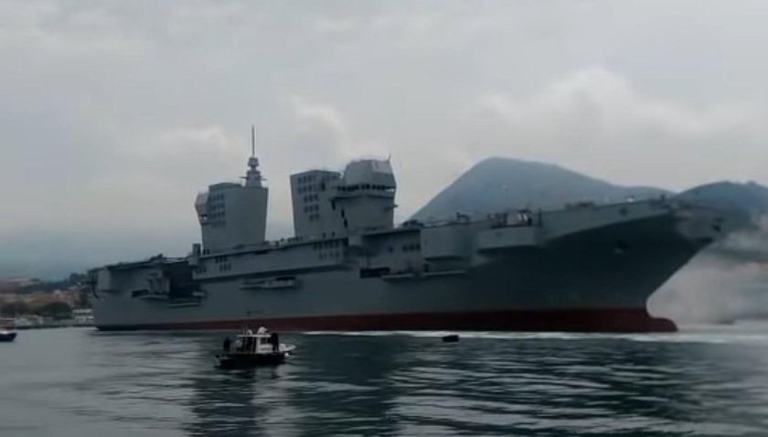 Десантный корабль (УДК) "Триест" (Trieste).