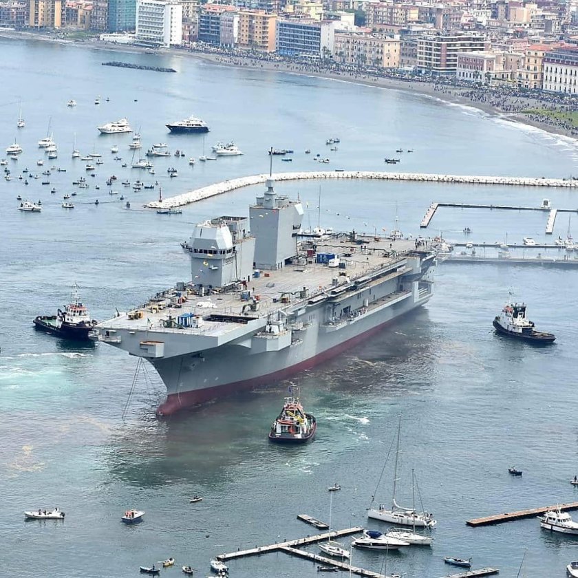 Десантный корабль (УДК) "Триест" (Trieste).