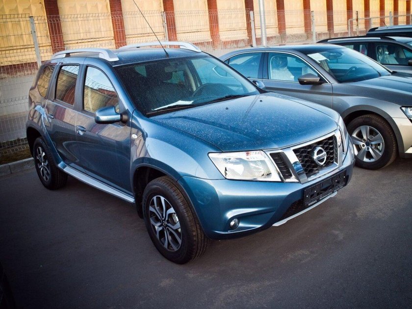 Ниссан Террано синий