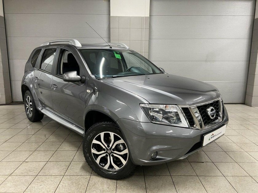 Ниссан Terrano d10 2.0 4wd at (143 л.с.) б/у черный